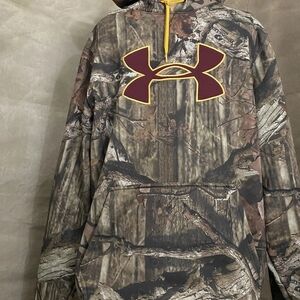 ***Under Armour Cold Gear Loose Woodland Camo Hoodie with Maroon Logo Size Large